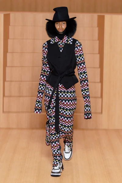 Look 50